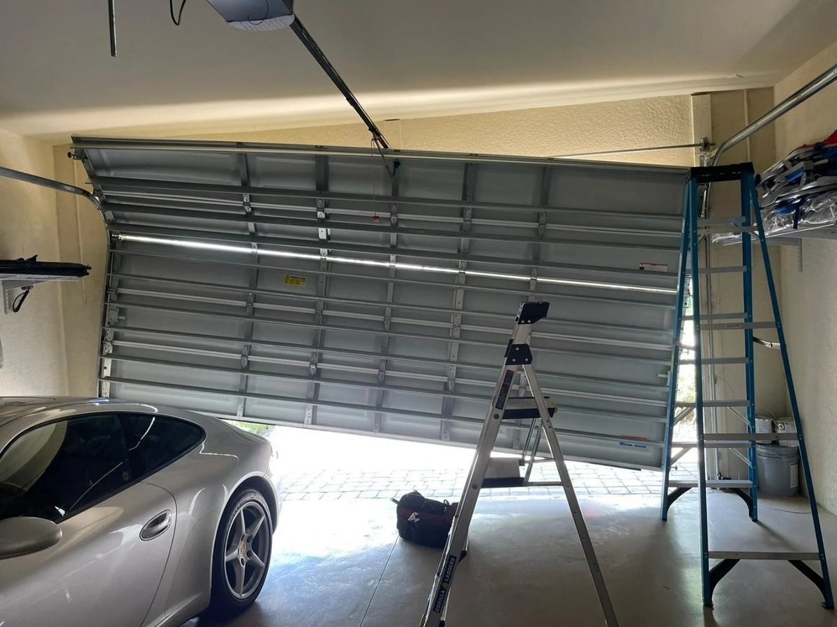 Garage door repair work, gallery photo 4